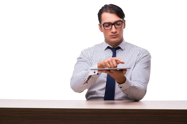 Tablet bilgisayarıyla beyaz izole iş adamı — Stok fotoğraf