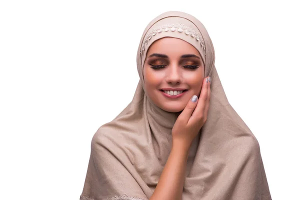Kvinna i traditionella muslimska kläder isolerad på vit — Stockfoto