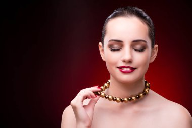 Güzellik moda kavramı genç güzel kadın