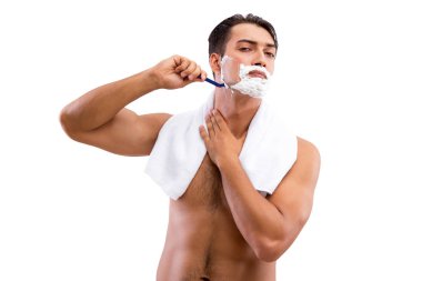 Yakışıklı adam izole üzerinde beyaz arka plan tıraş