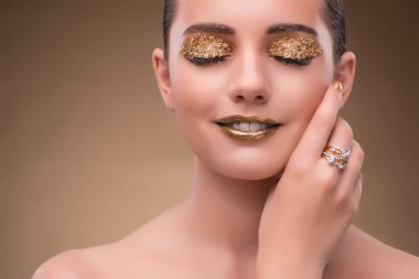 Zarif kadın mücevher moda kavramı ile
