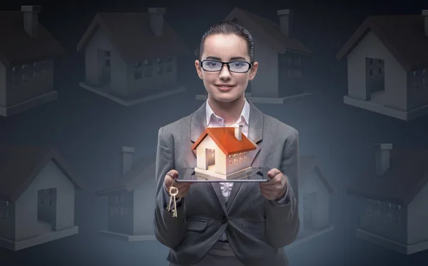 Geschäftsfrau im Hypothekenkonzept — Stockfoto
