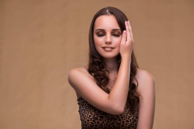 Genç güzel kadın moda kavramı