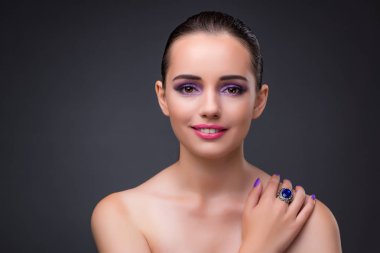 Güzel kadın moda kavramı