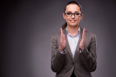 İş kadını iş kavramı içinde elele