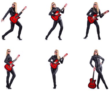 Beyaz tenli gitar çalan genç bir kadın.