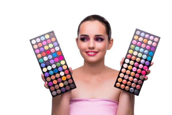 Mujer eligiendo colores para su maquillaje — Foto de Stock
