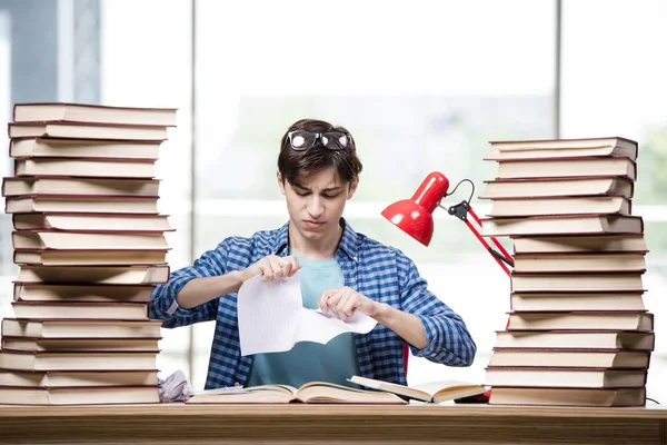 Student with lots of books preparing for exams — Stock Photo, Image