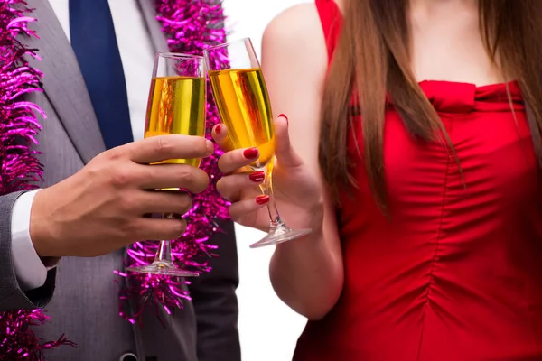 Célébration de Noël au bureau avec des verres de champagne — Photo