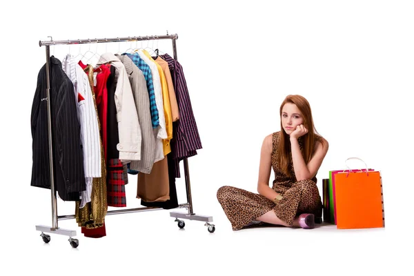 Mujer joven en concepto de compras en blanco —  Fotos de Stock