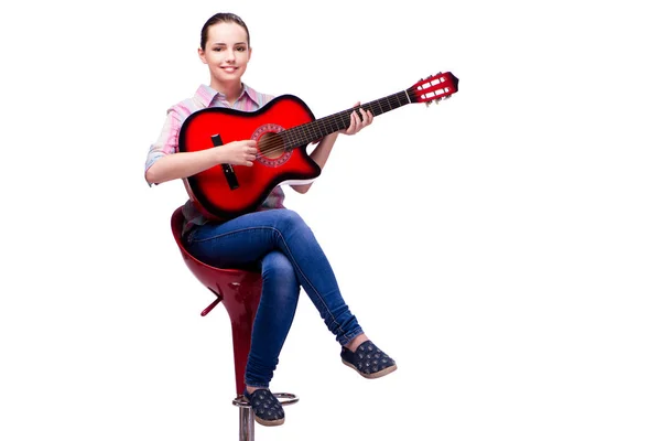 Junge Frau mit Gitarre isoliert auf weiß — Stockfoto