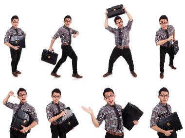 Evrak çantalı genç bir çalışan beyaza izole edilmiş.