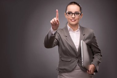 Genç işkadını acil sanal düğmesi