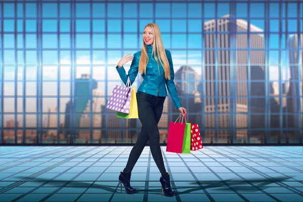 Mulher com sacos de compras em conceito de venda — Fotografia de Stock