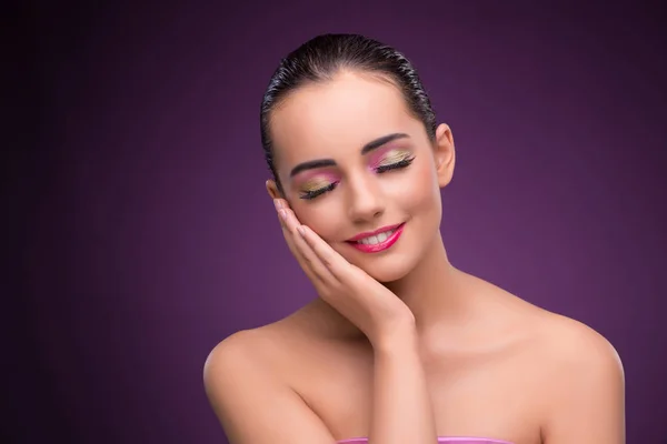 Mulher bonita no conceito de moda — Fotografia de Stock