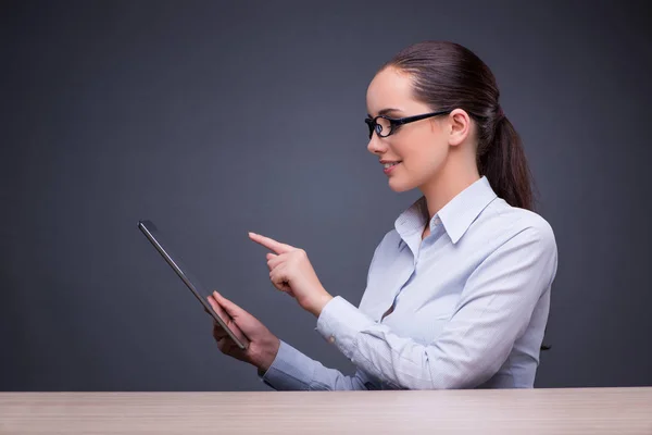 Businesswoman working with tablet computer in business concept — Stock Photo, Image