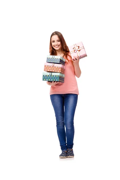 Junge Frau mit Geschenkbox isoliert auf weiß — Stockfoto