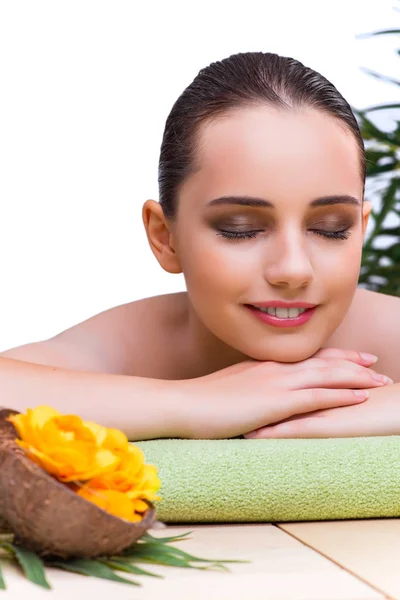 Young woman enjoying spa treatment — Stock Photo, Image