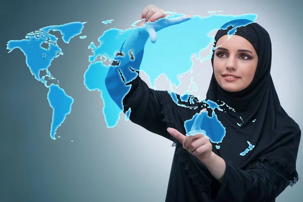 Арабская предпринимательница-мусульманка в концепции бизнеса — стоковое фото