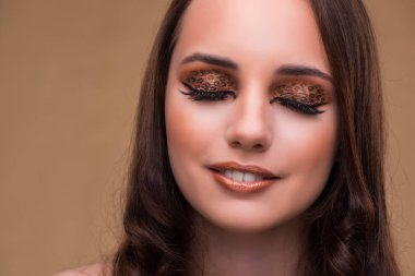 Genç güzel kadın moda kavramı