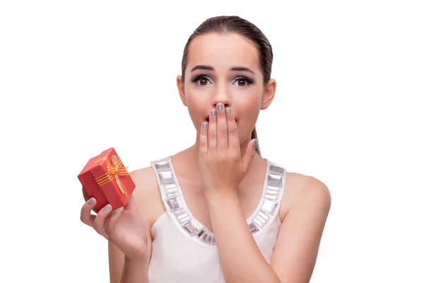 Jeune femme avec boîte cadeau isolé sur fond blanc — Photo