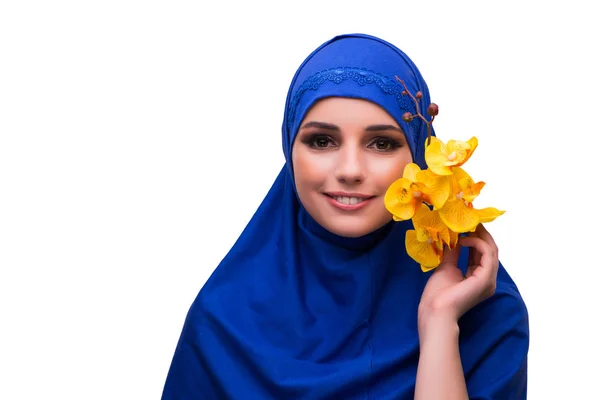 Mulher árabe com flor de orquídea isolada em branco — Fotografia de Stock