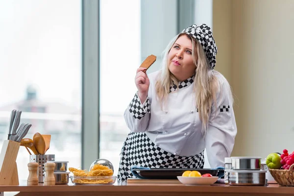 Woman cook working in the bright kitchen — Stock Photo, Image