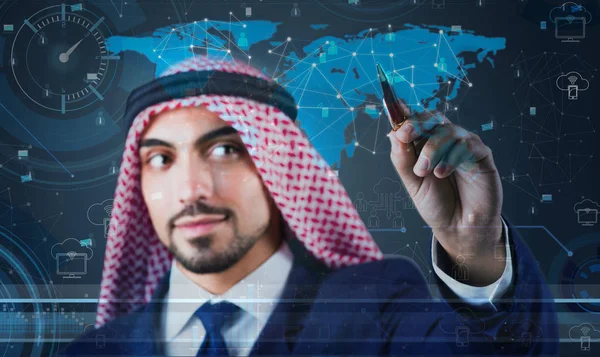 Uomo arabo nel concetto di data mining — Foto Stock