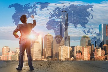 Fütüristik konsept düğmelere basarak işadamı