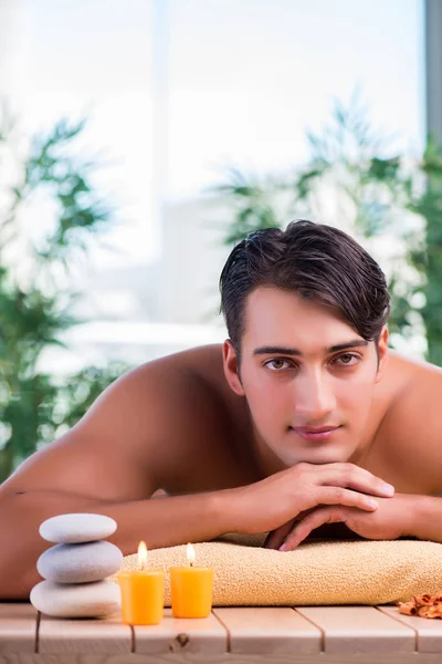 Handsome man during spa session — Stock Photo, Image