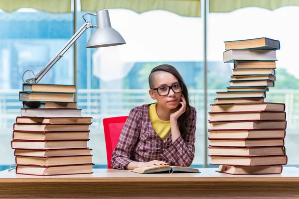 Student preparing for college exams — Stock Photo, Image