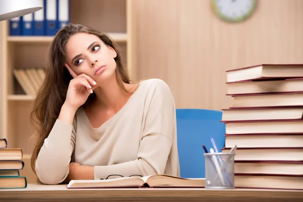 Young student preparing for university exams — Stock Photo, Image