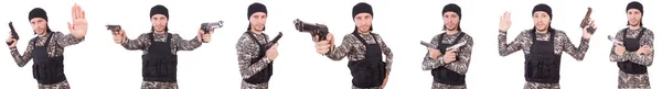 Soldat mit Waffe isoliert auf weiß — Stockfoto