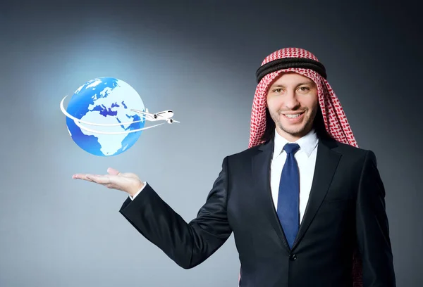 Arab muž v letecké cestování koncept — Stock fotografie