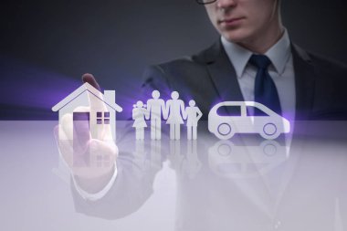 Sigorta kavramı içinde genç işadamı