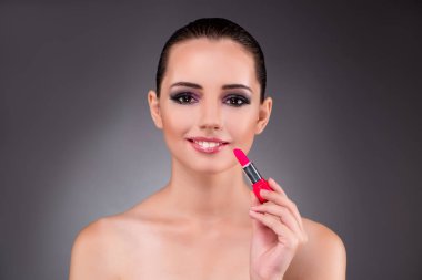 Kalıcı makyaj kavramı genç güzel kadın