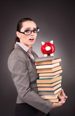 Genç öğrenci eğitim kavramı kitap ile