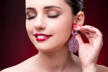 Güzellik moda kavramı genç güzel kadın
