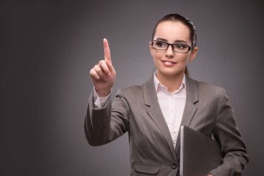 Genç işkadını acil sanal düğmesi