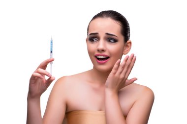 Plastik cerrahi üzerine beyaz izole kadın korktuğu