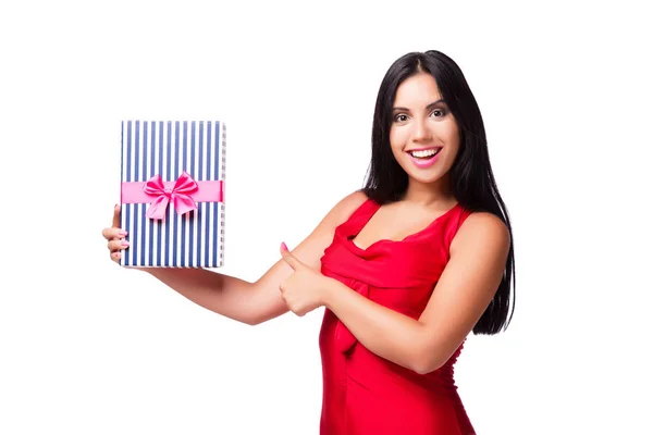 Жінка з подарунковою коробкою ізольована на білому тлі — стокове фото