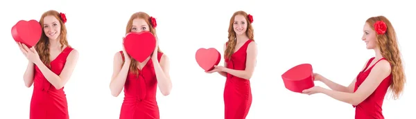Röd klänning kvinna innehar presentförpackning isolerad på vit — Stockfoto