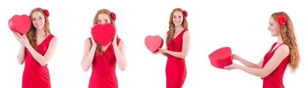 Vestido vermelho mulher segurando caixa de presente isolado no branco — Fotografia de Stock