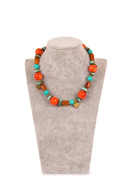 Beyaz arka plan üzerinde izole mücevher kolye