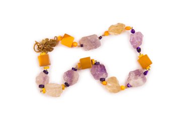 Beyaz arka plan üzerinde izole güzel mücevher