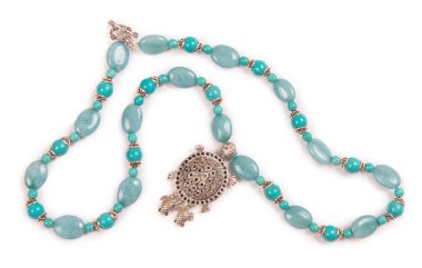 Beyaz arka plan üzerinde izole güzel mücevher