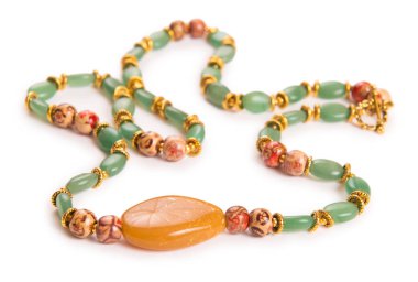 Beyaz arka plan üzerinde izole güzel mücevher