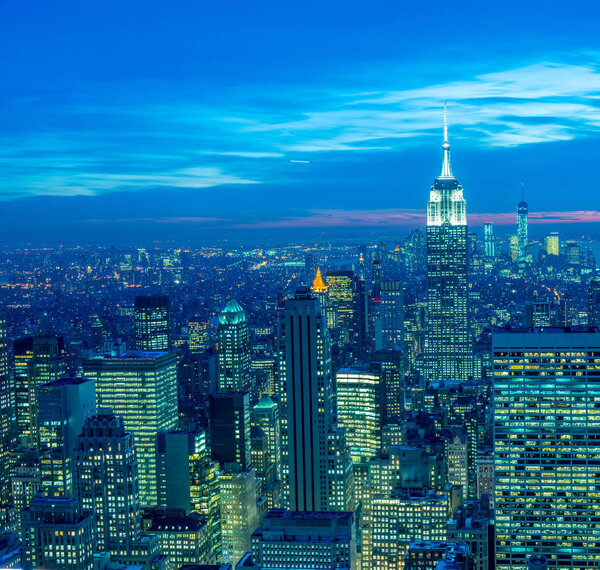 Вид на Нью-Йорк Манхэттен во время заката солнца