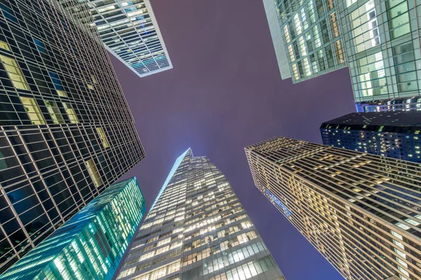 Günbatımında New York Manhattan 'ın gece manzarası