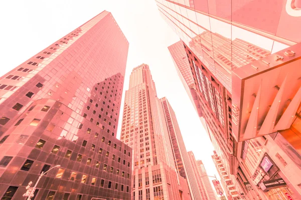 New York mrakodrapy vew z úrovně ulice — Stock fotografie